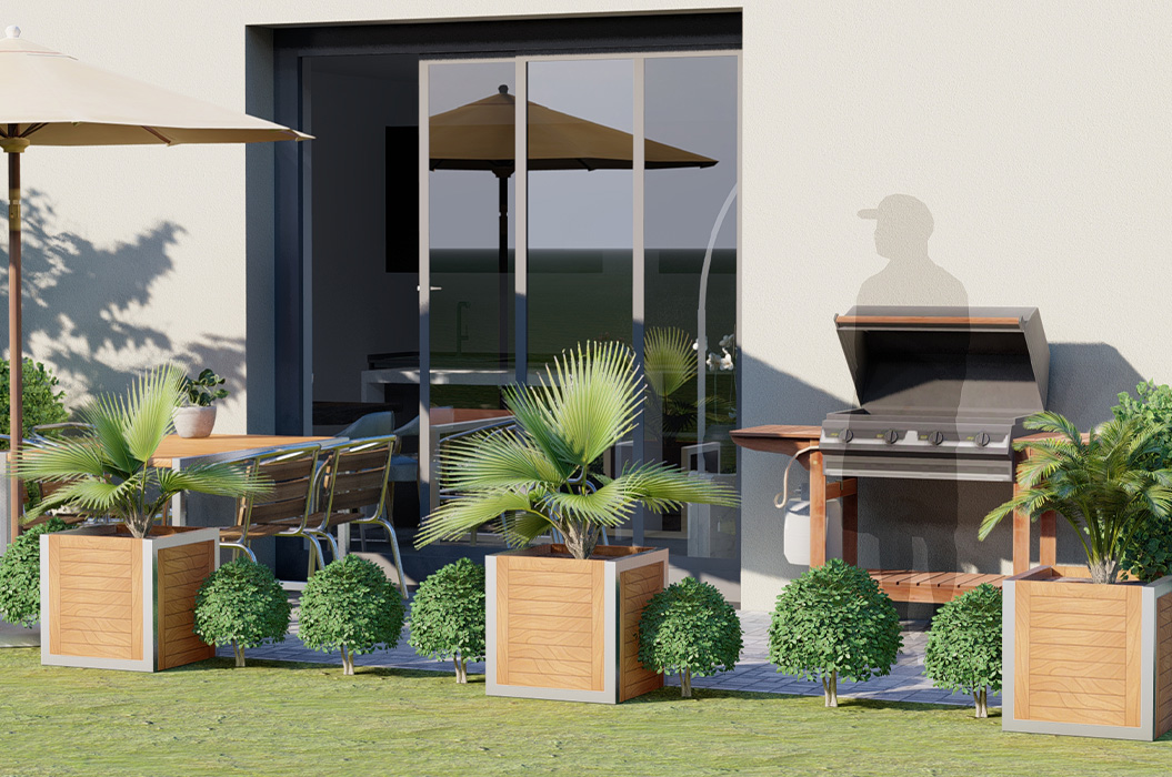 Leere Terrasse mit Grill und Tisch unter beigem Schirm vor Glasfront