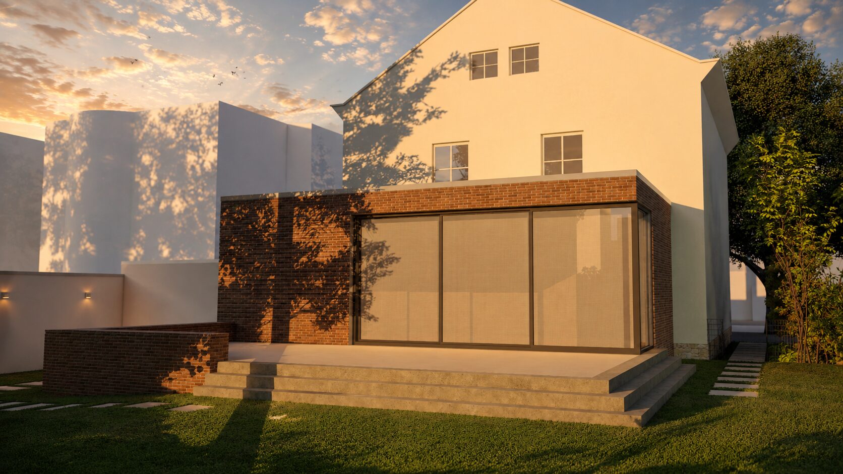 Modernes Wohnhaus mit Backsteinanbau und Glasfront im warmen Abendlicht